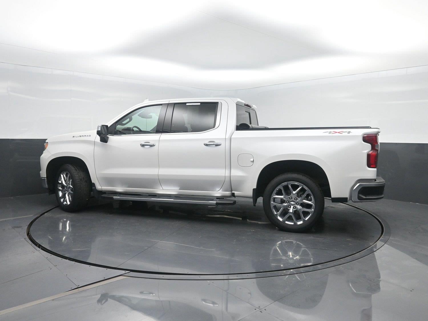 Used 2023 WHITE CHEVROLET  image 48