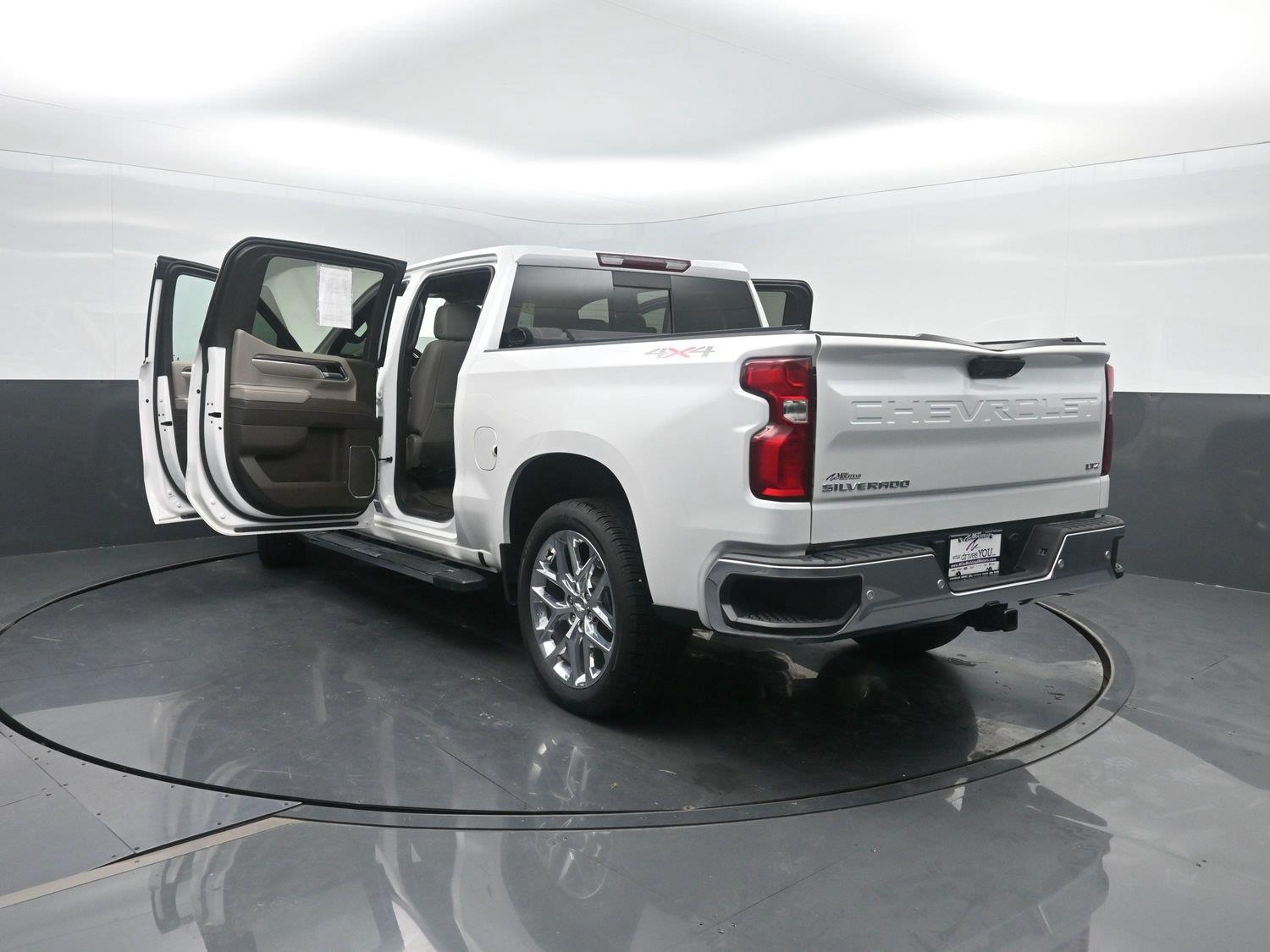 Used 2023 WHITE CHEVROLET  image 53