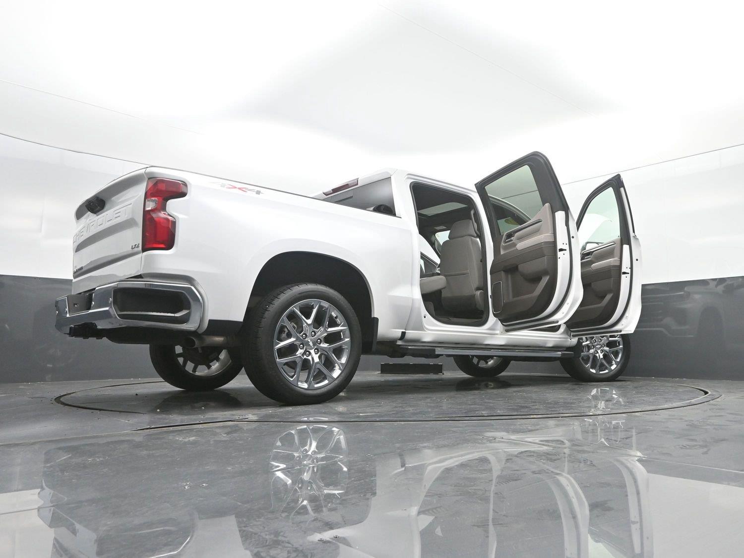 Used 2023 WHITE CHEVROLET  image 56