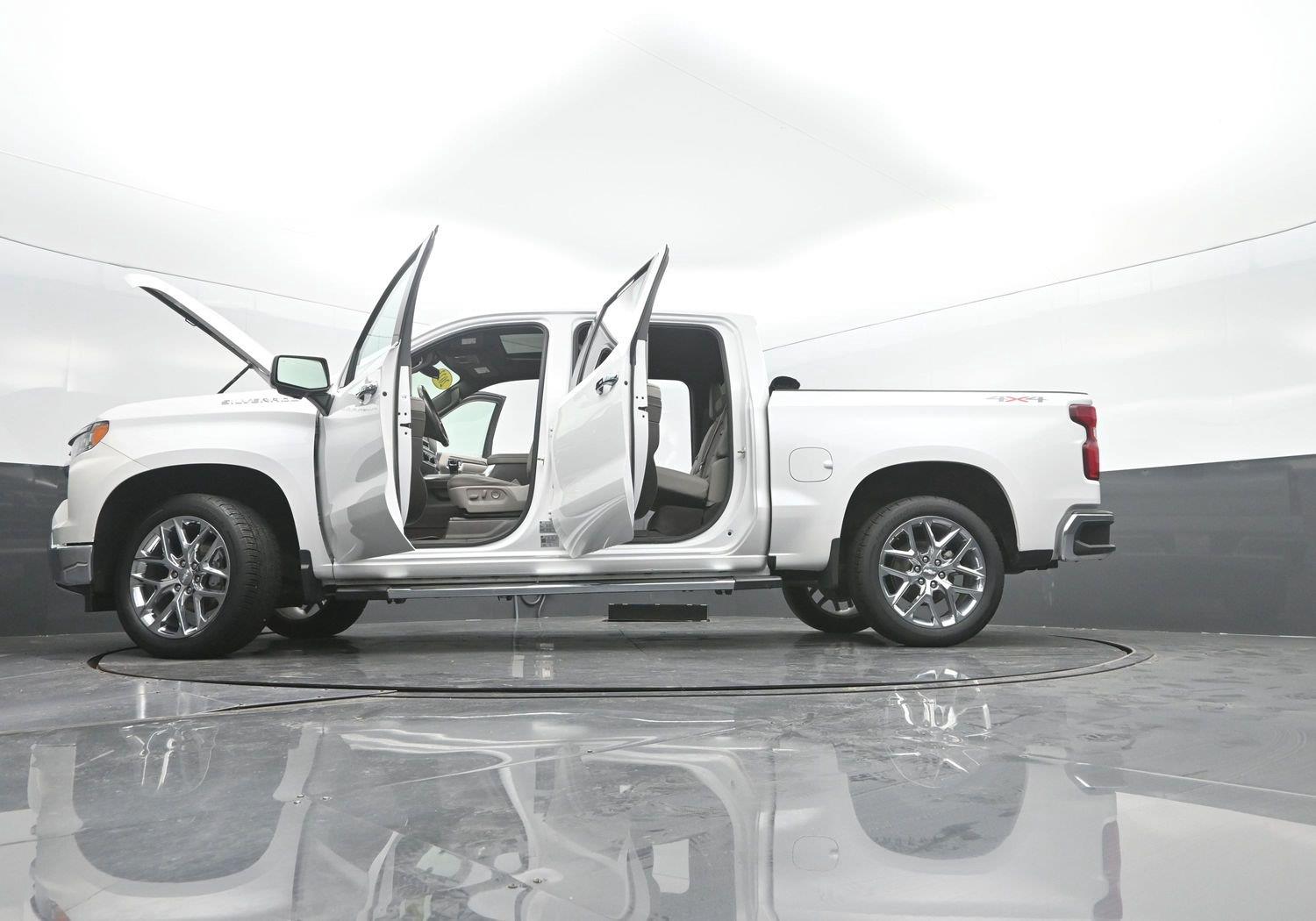 Used 2023 WHITE CHEVROLET  image 57