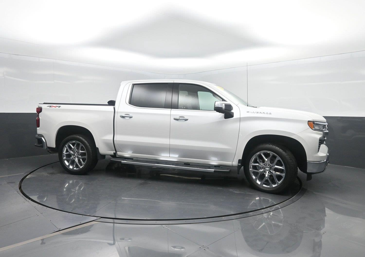 Used 2023 WHITE CHEVROLET  image 4