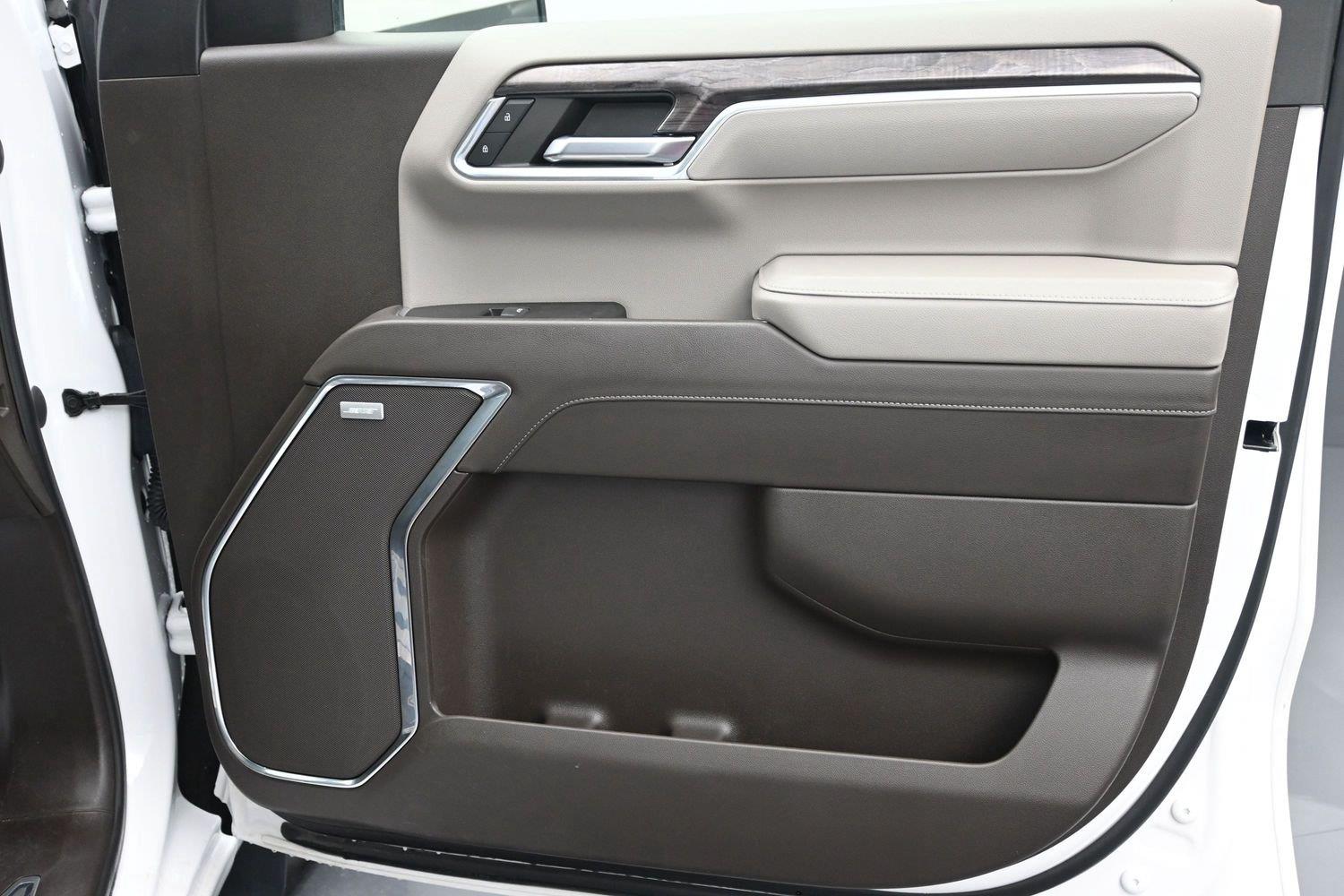 Used 2023 WHITE CHEVROLET  image 10
