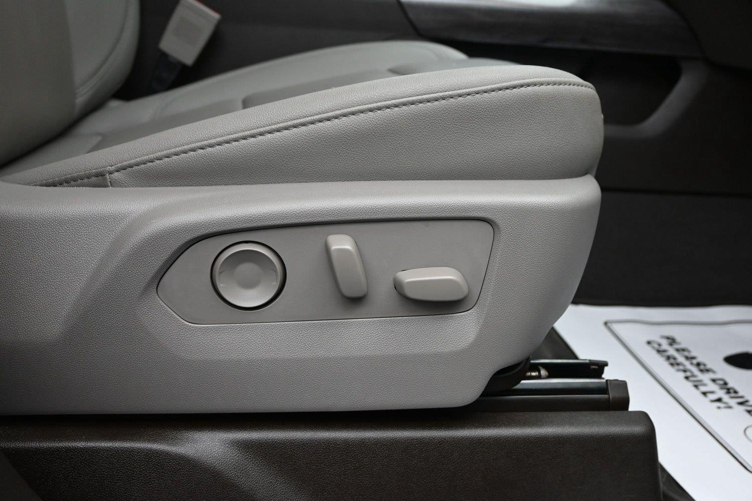 Used 2023 WHITE CHEVROLET  image 12