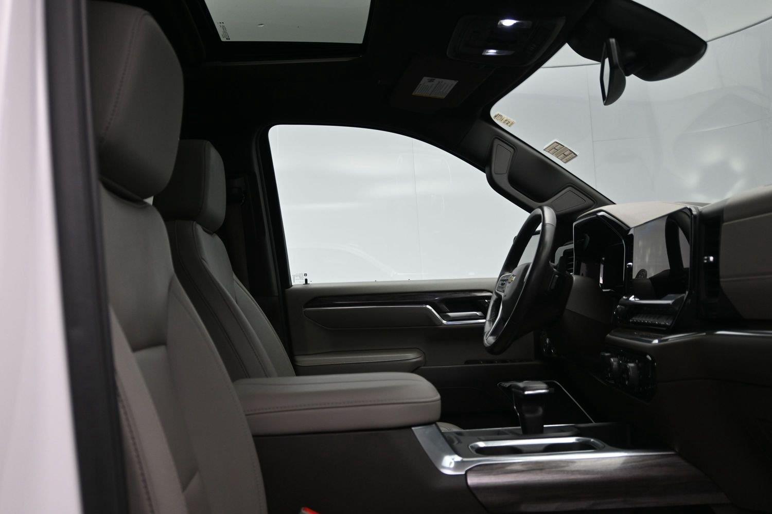 Used 2023 WHITE CHEVROLET  image 13