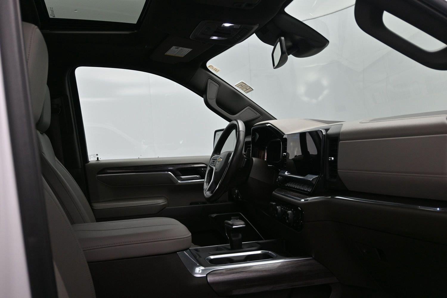 Used 2023 WHITE CHEVROLET  image 14