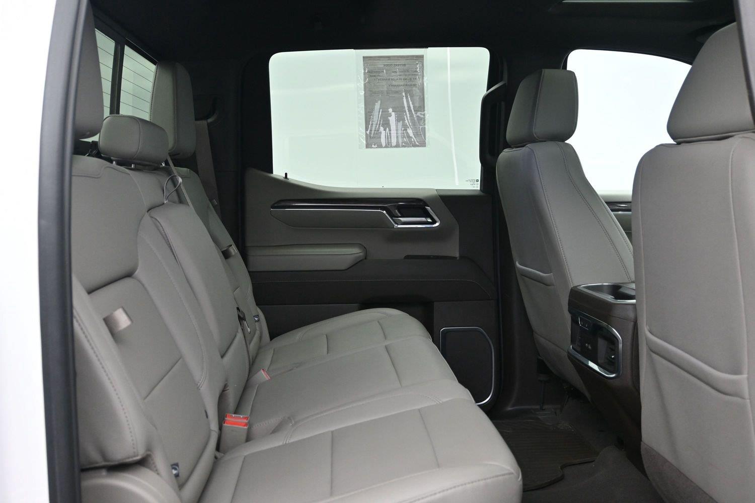 Used 2023 WHITE CHEVROLET  image 15