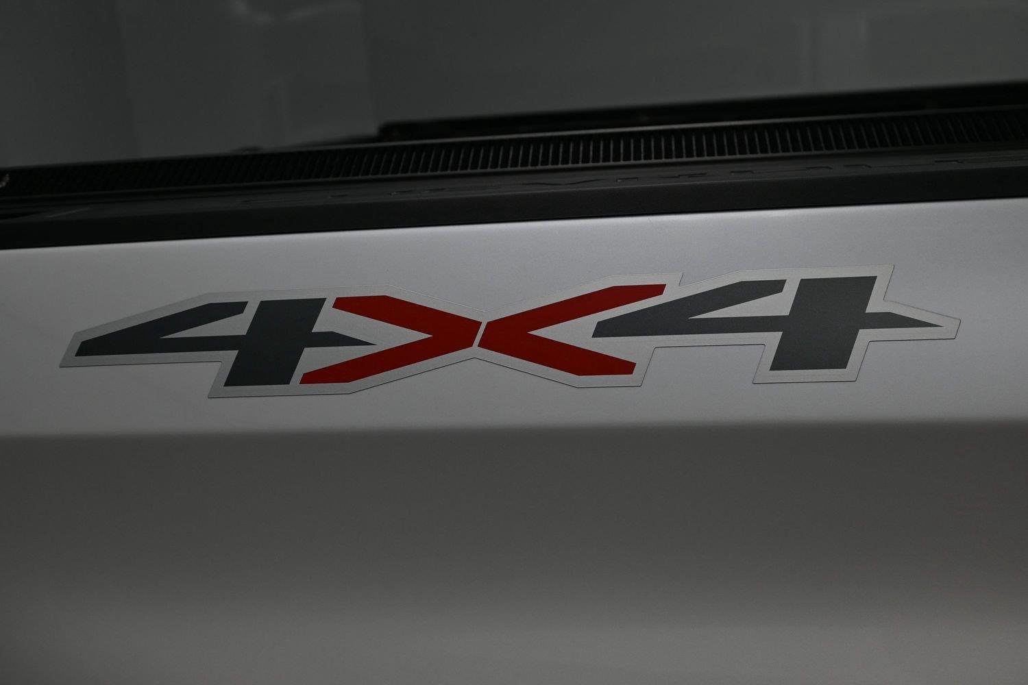 Used 2023 WHITE CHEVROLET  image 17