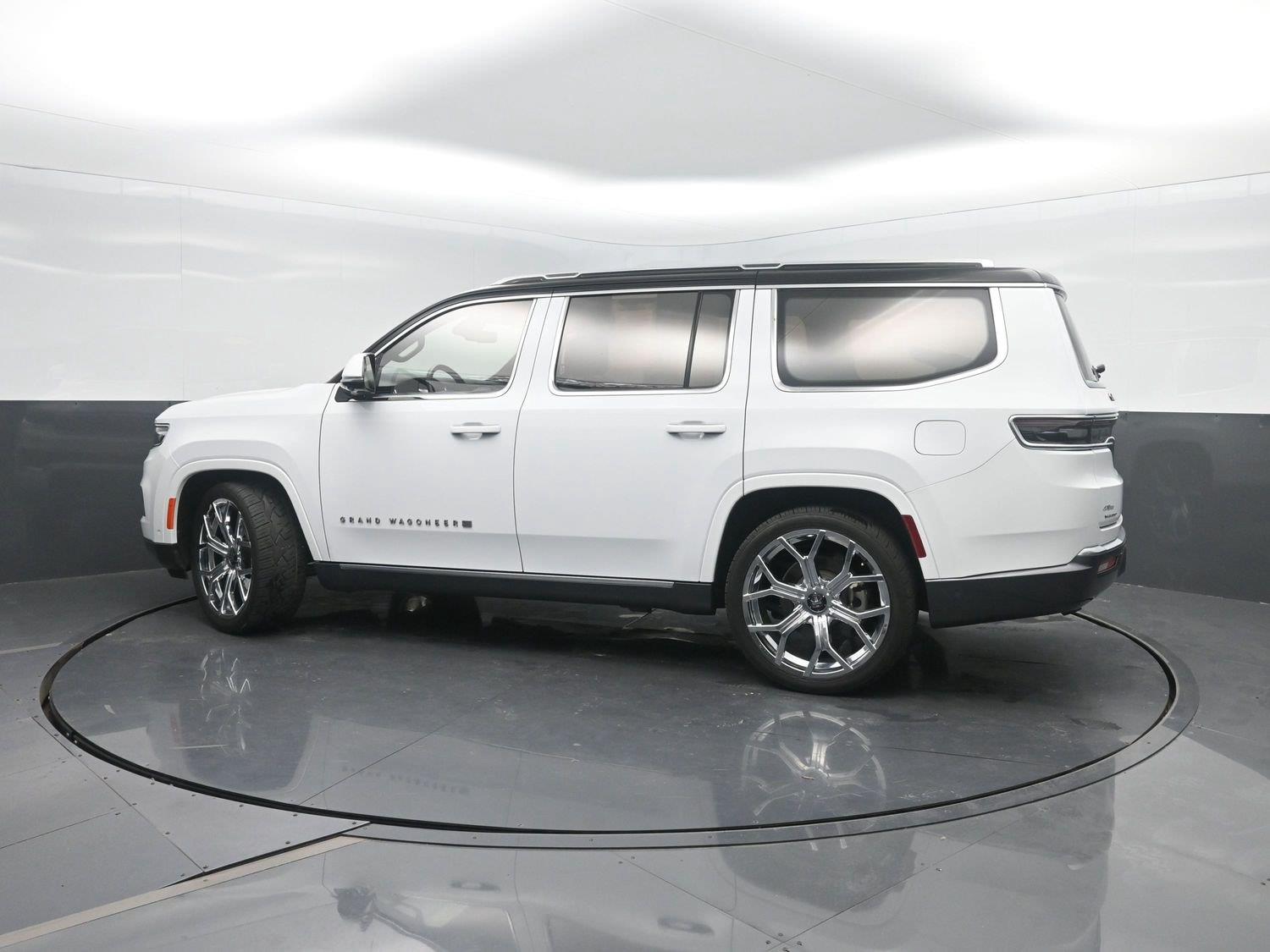 Used 2022 Bright White Clearcoat Jeep Series III image 43
