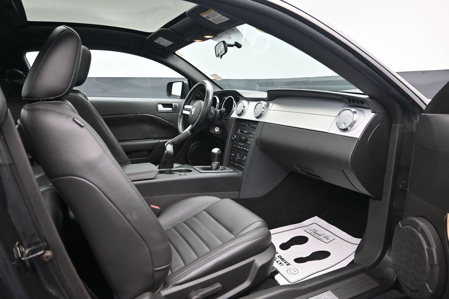 Used 2009 Brilliant Silver Clearcoat Metallic Ford GT image 8