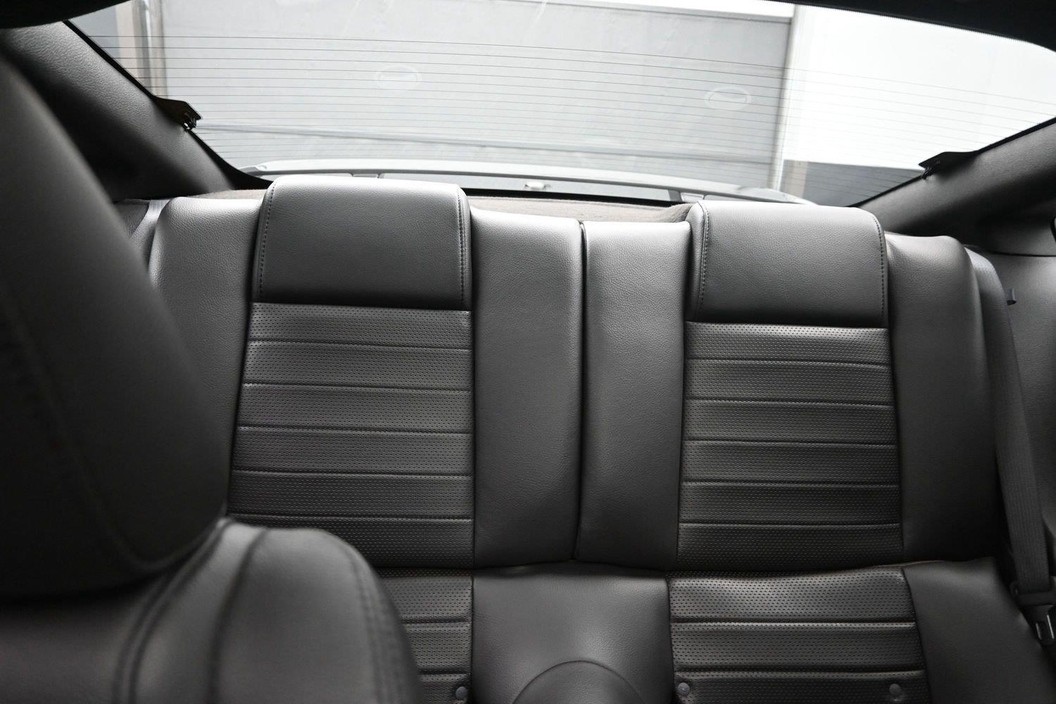 Used 2009 Brilliant Silver Clearcoat Metallic Ford GT image 9