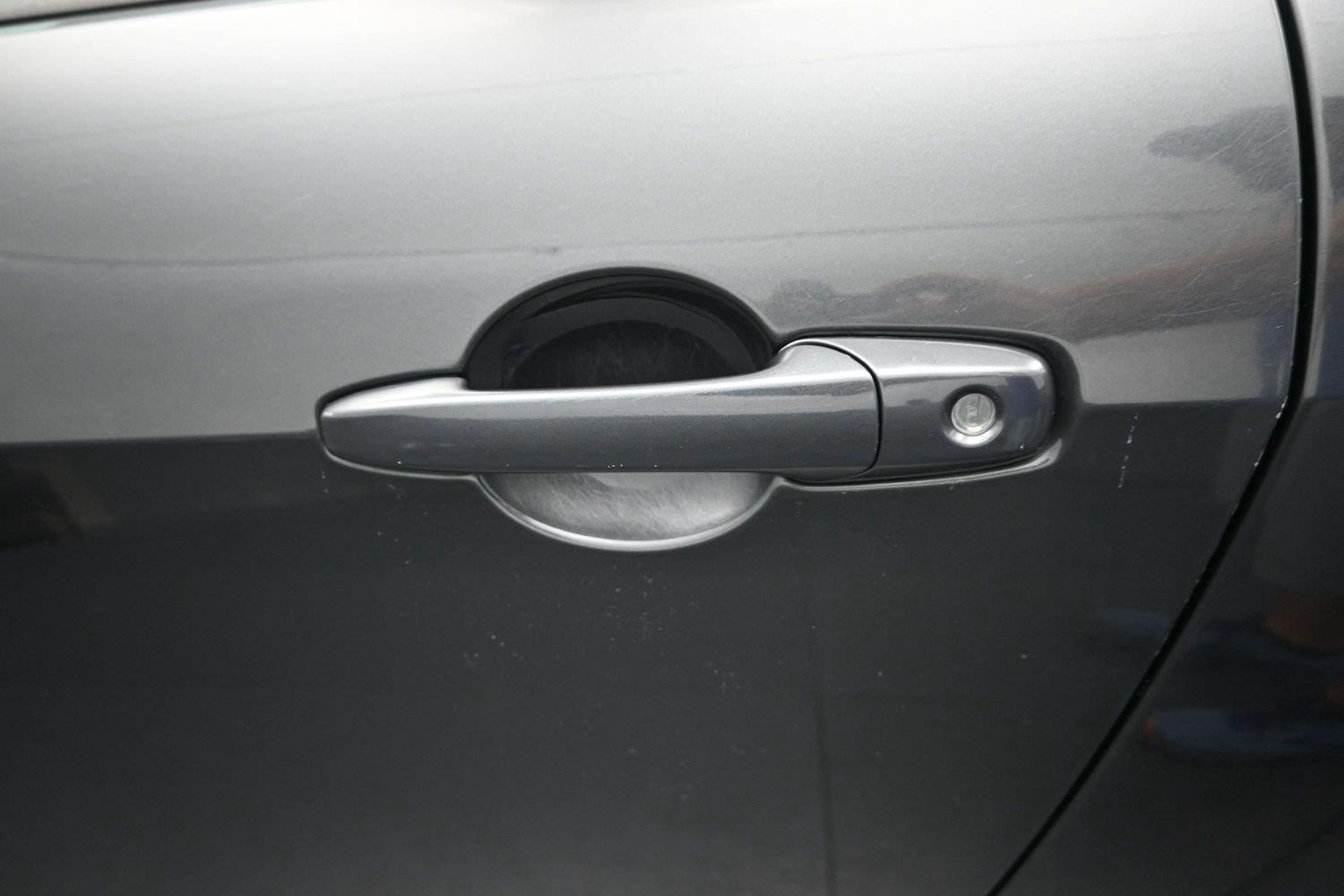 Used 2009 Brilliant Silver Clearcoat Metallic Ford GT image 12