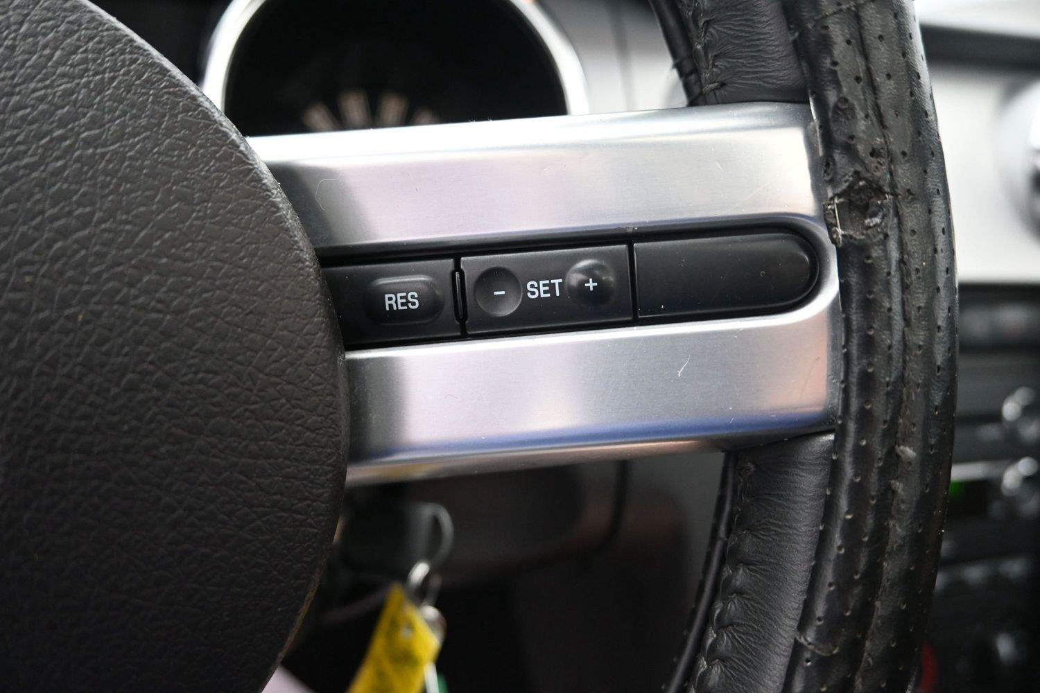 Used 2009 Brilliant Silver Clearcoat Metallic Ford GT image 17