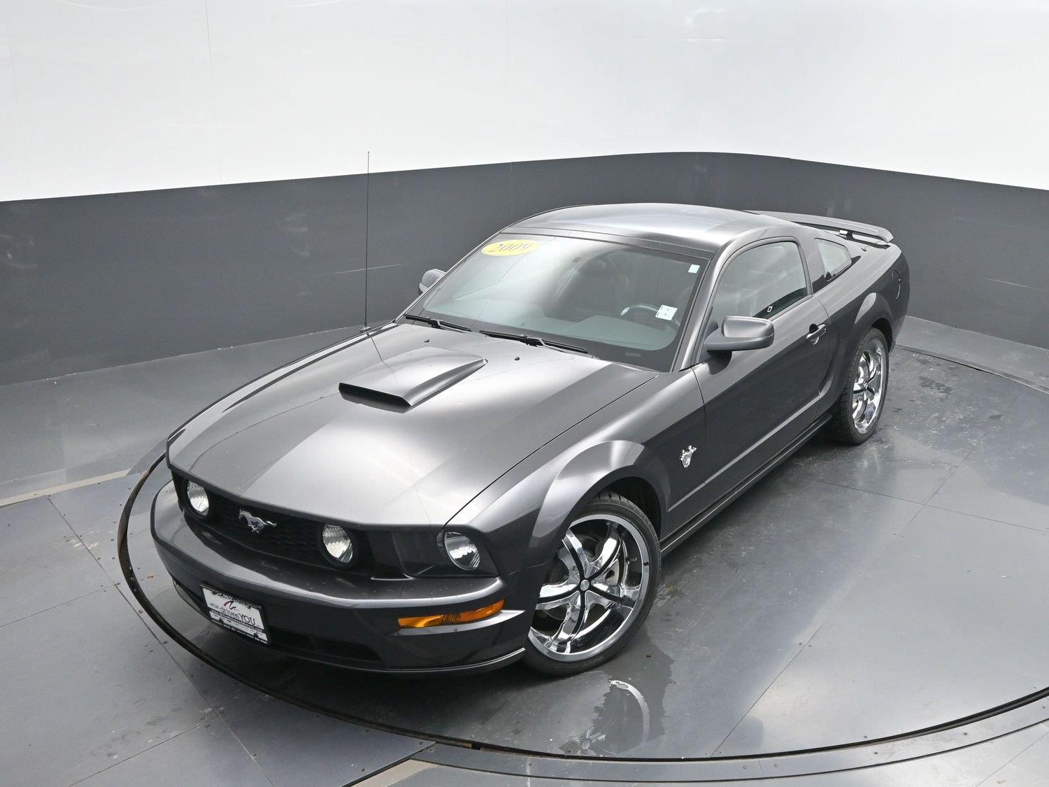 Used 2009 Brilliant Silver Clearcoat Metallic Ford GT image 25