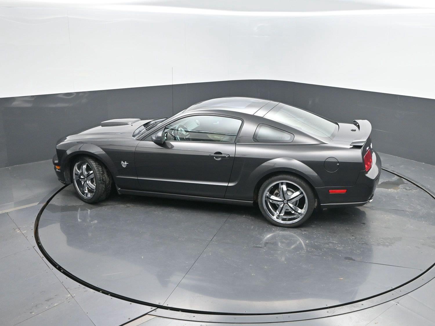 Used 2009 Brilliant Silver Clearcoat Metallic Ford GT image 26
