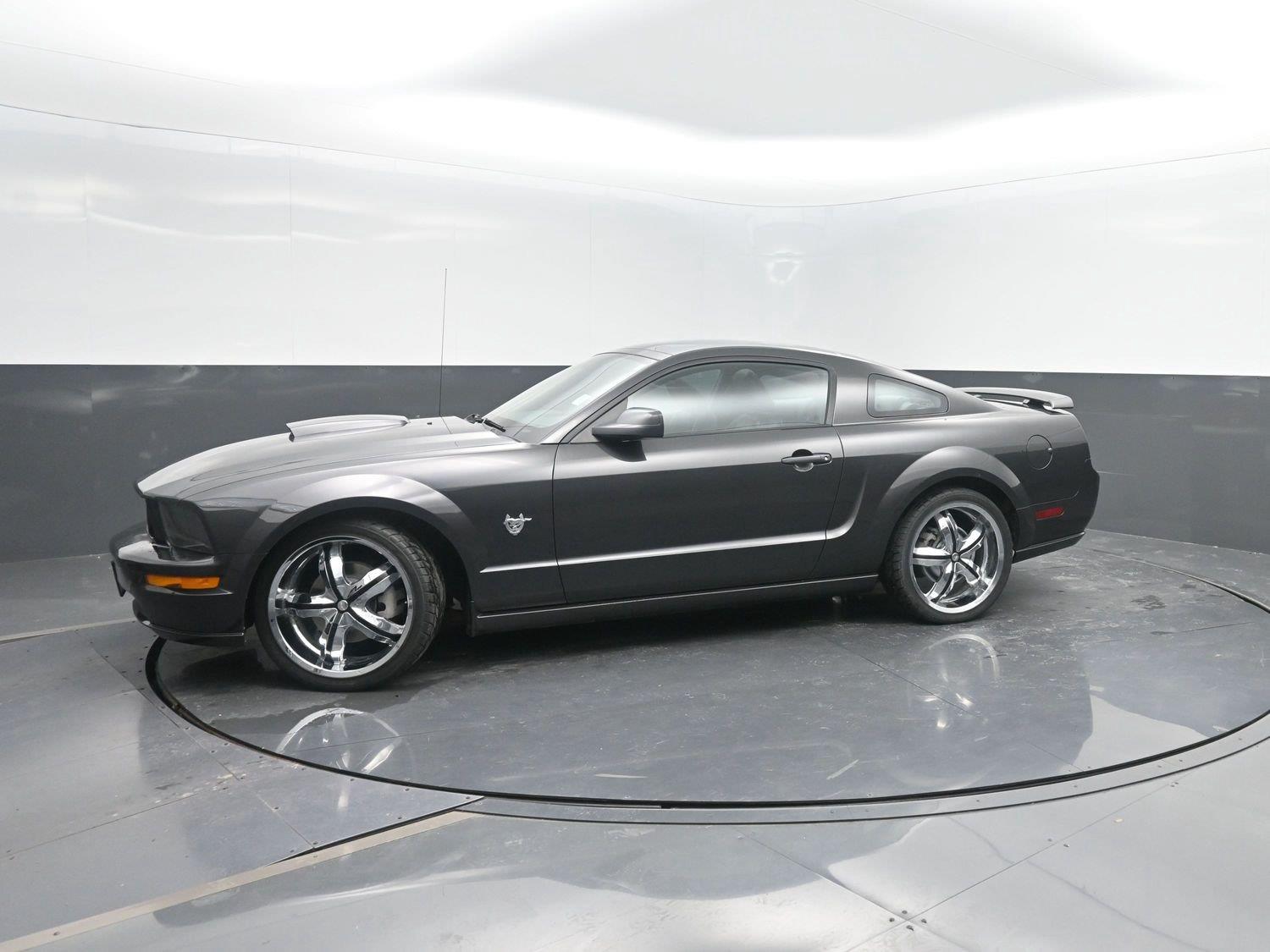 Used 2009 Brilliant Silver Clearcoat Metallic Ford GT image 30