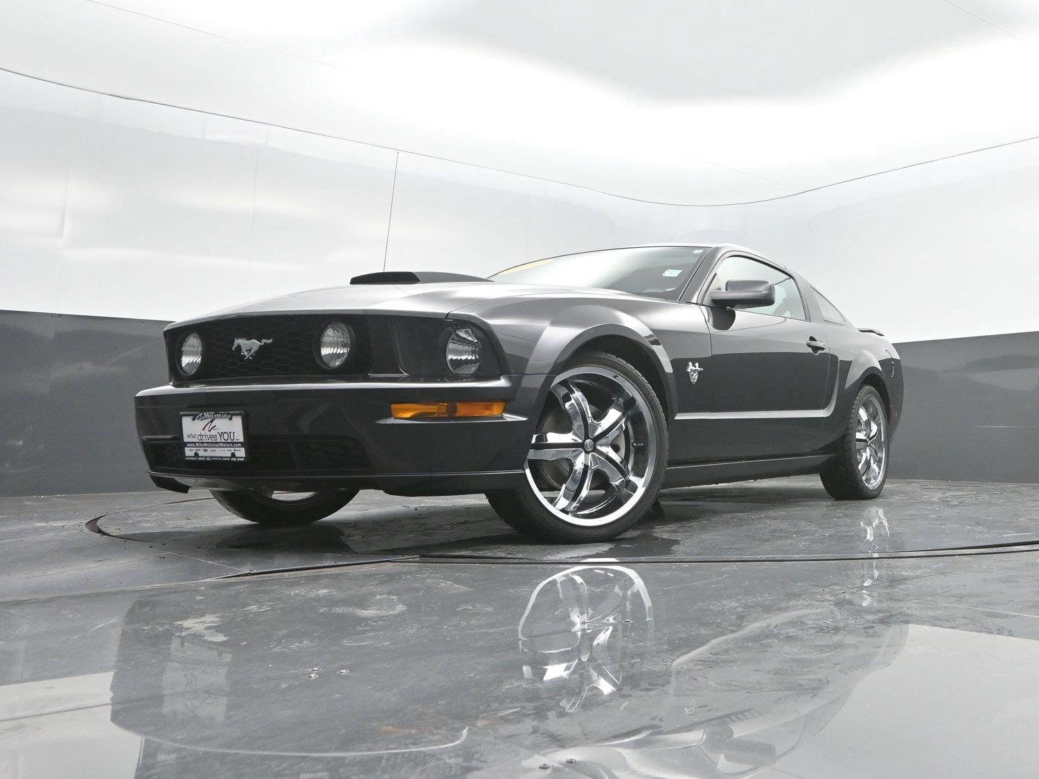 Used 2009 Brilliant Silver Clearcoat Metallic Ford GT image 33