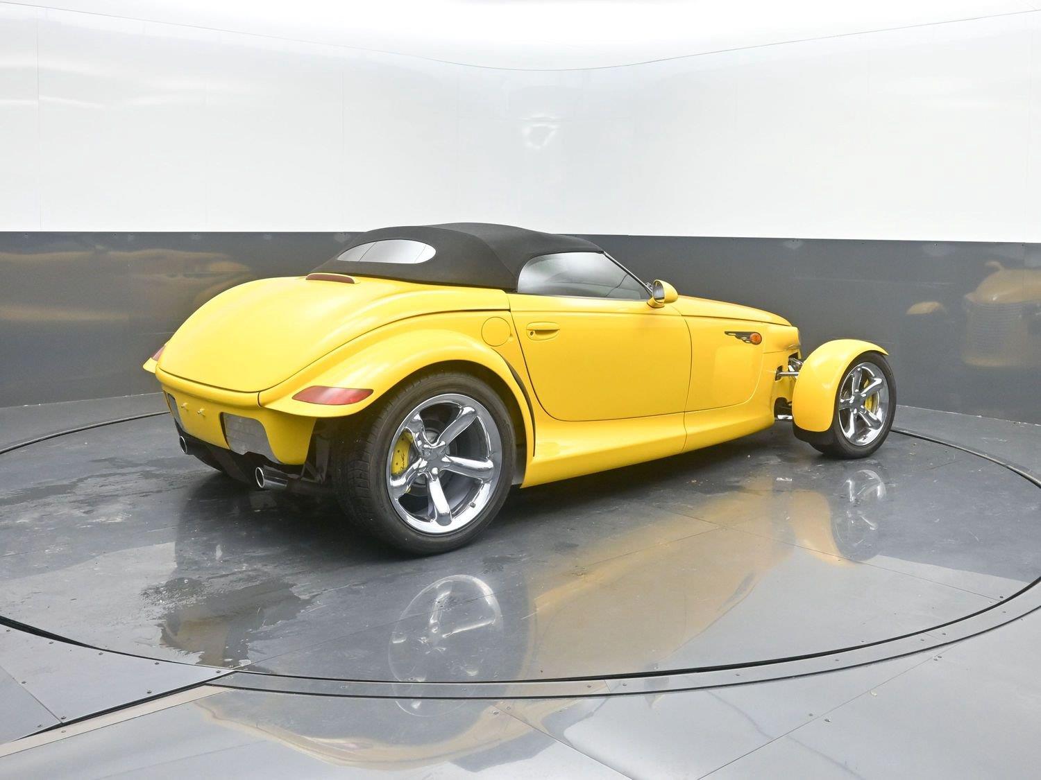 Used 1999  Plymouth  image 2