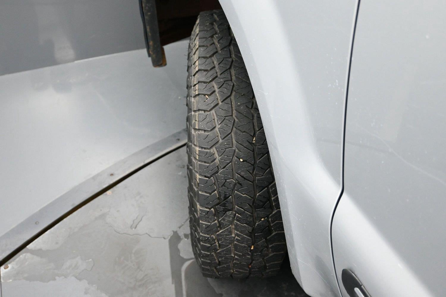 Used 2000  Ford Lariat image 5