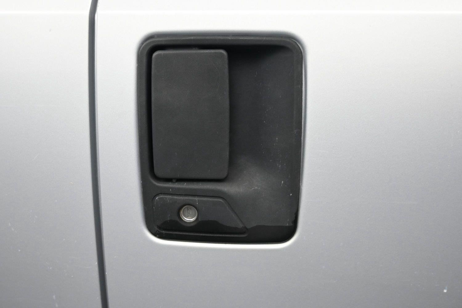 Used 2000  Ford Lariat image 8