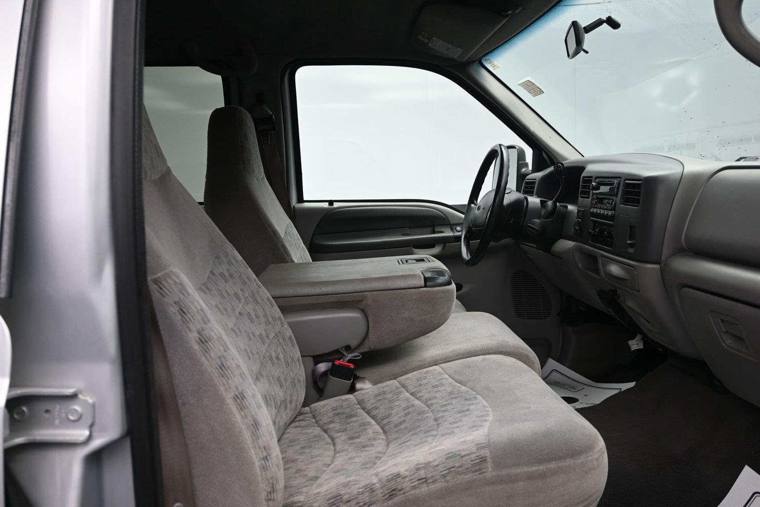Used 2000  Ford Lariat image 10