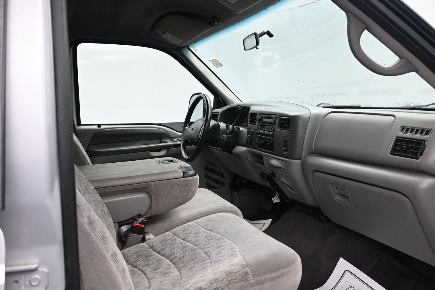 Used 2000  Ford Lariat image 11