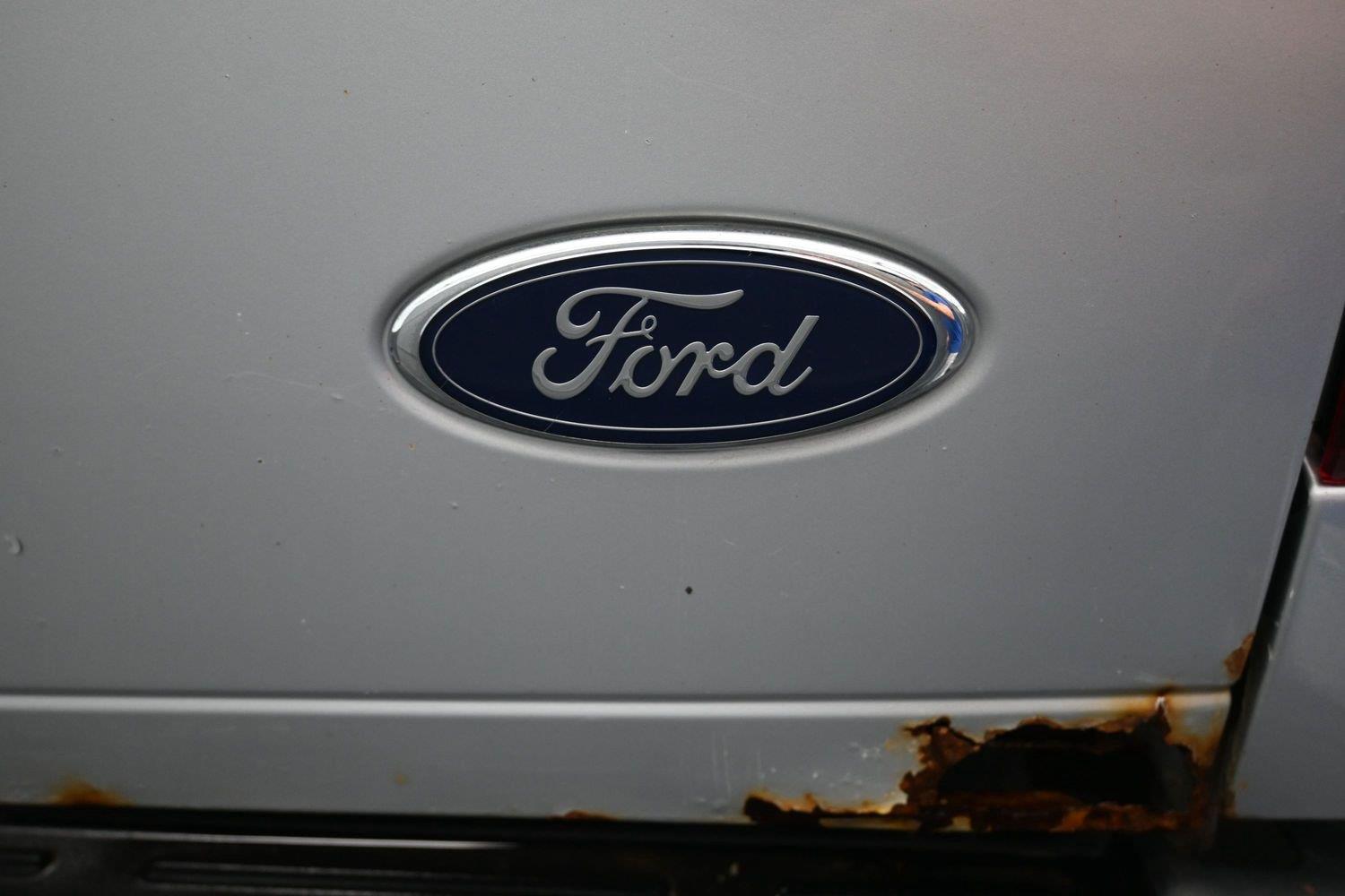 Used 2000  Ford Lariat image 15