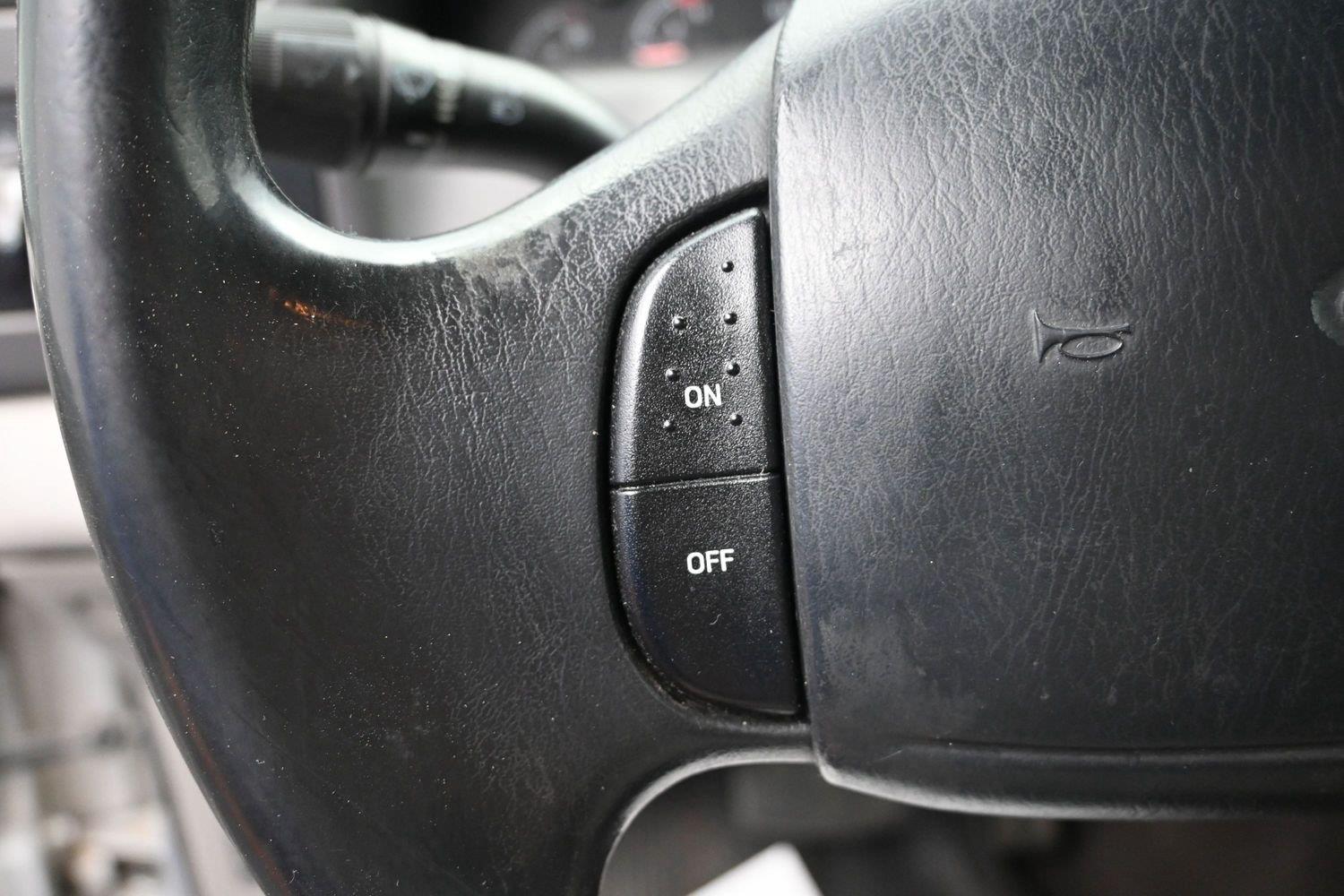 Used 2000  Ford Lariat image 21