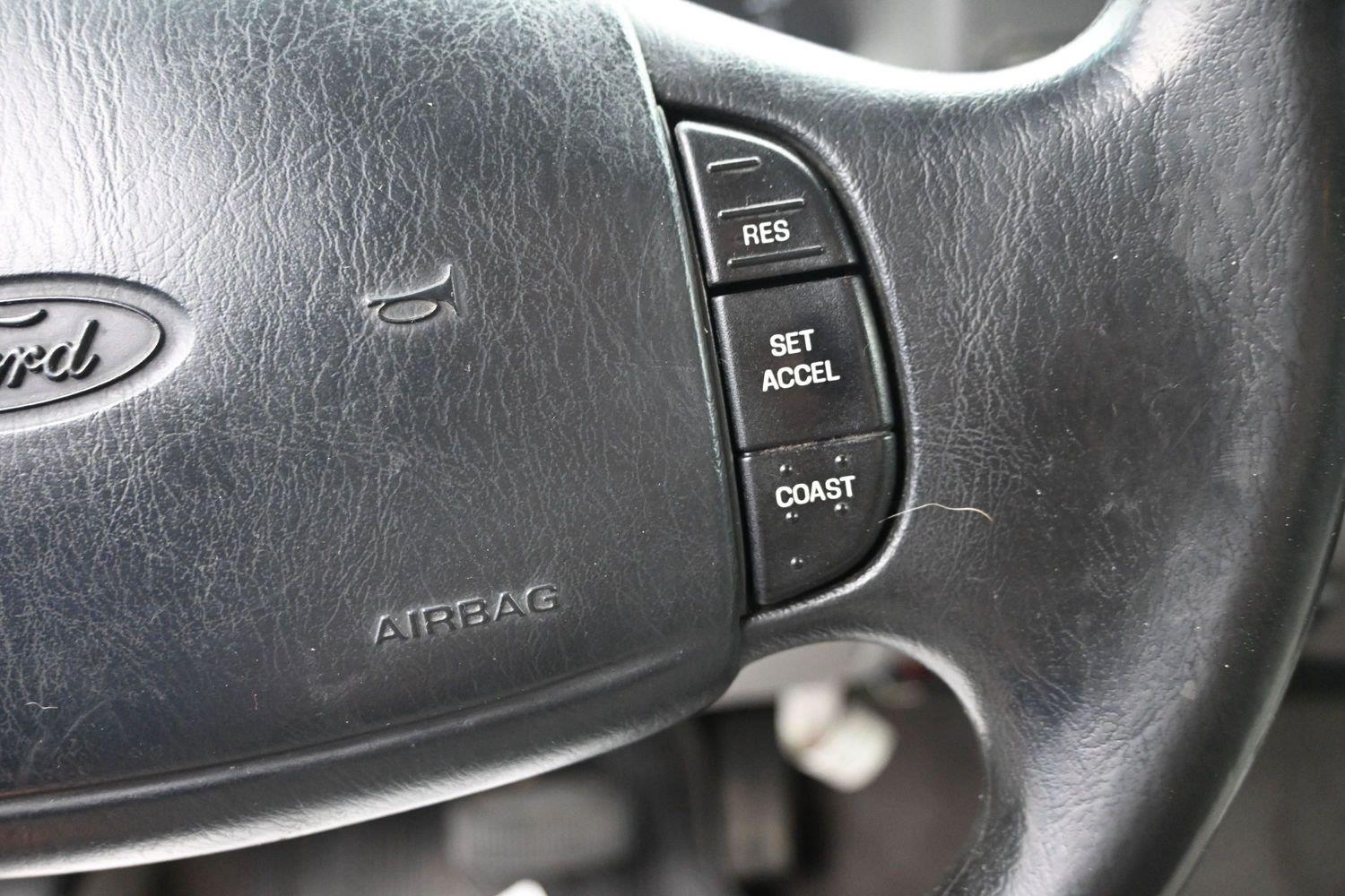 Used 2000  Ford Lariat image 22