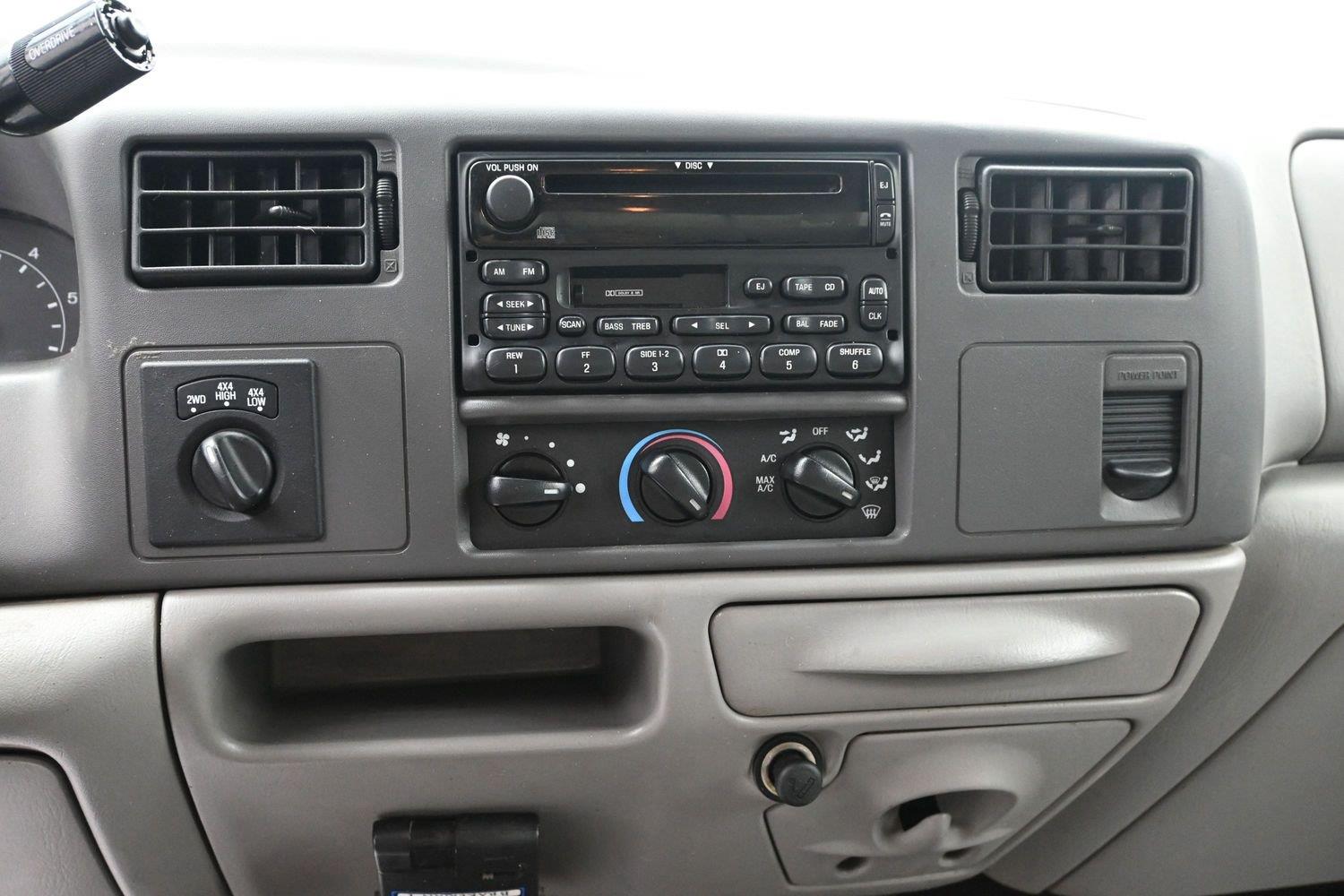 Used 2000  Ford Lariat image 25