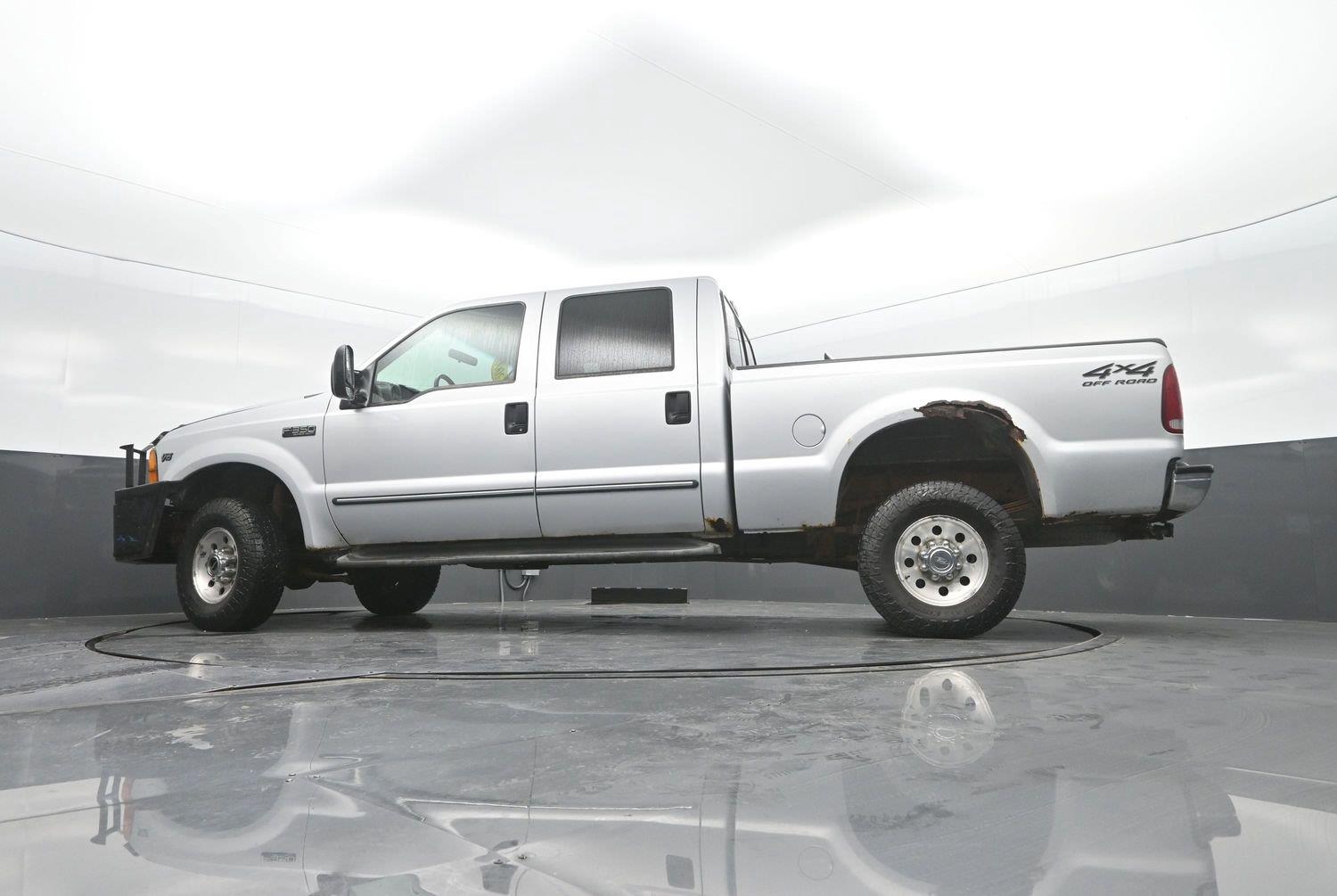 Used 2000  Ford Lariat image 26