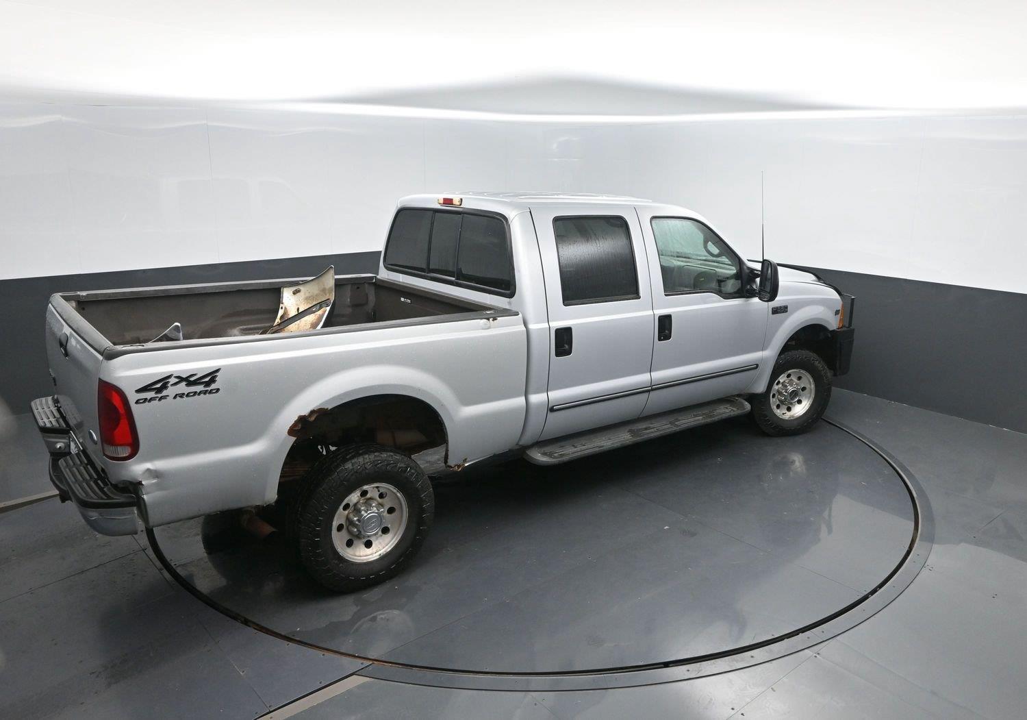 Used 2000  Ford Lariat image 31
