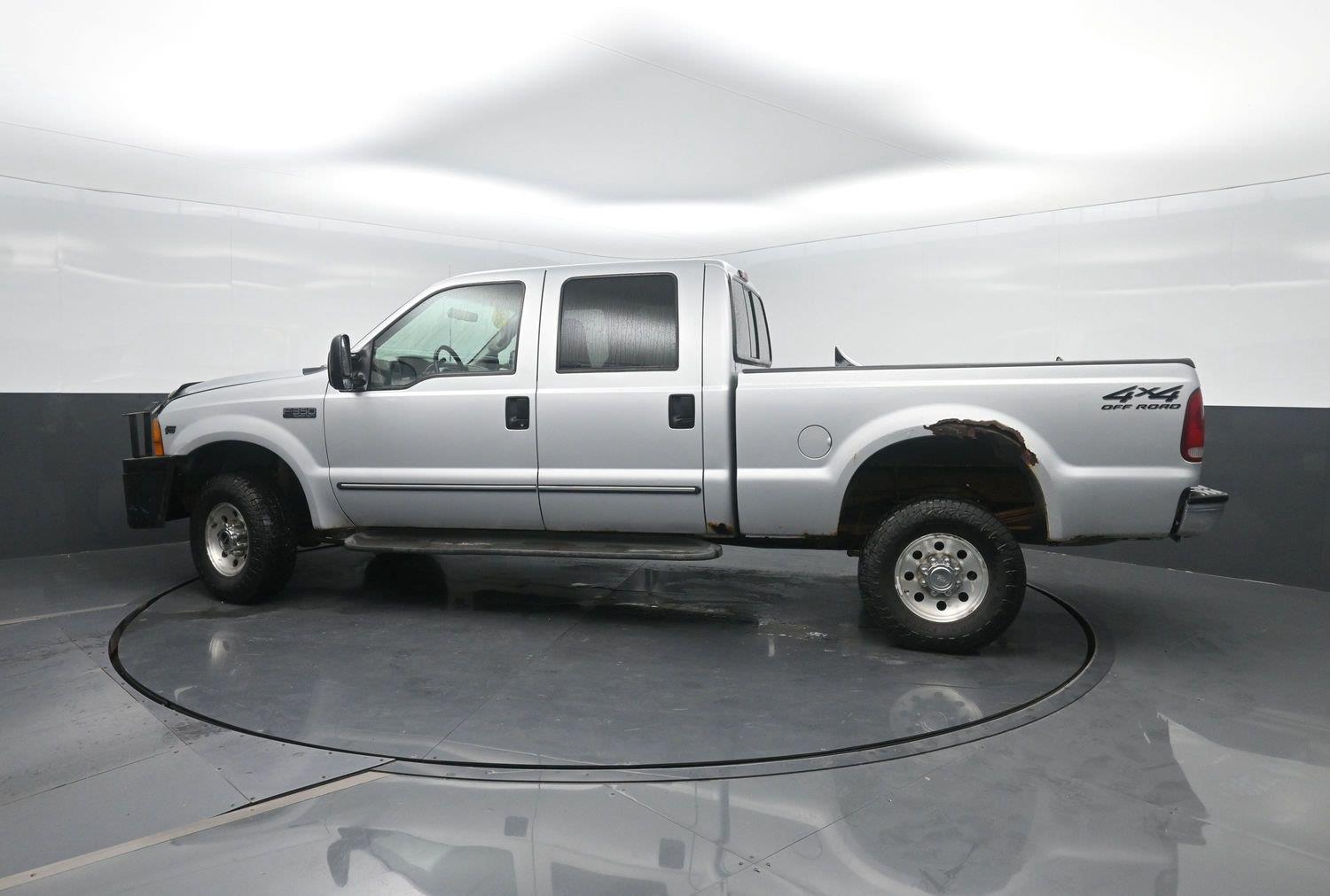 Used 2000  Ford Lariat image 33