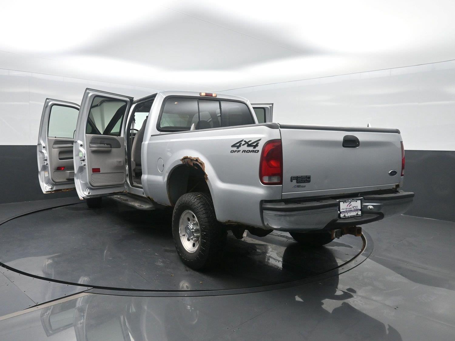 Used 2000  Ford Lariat image 39