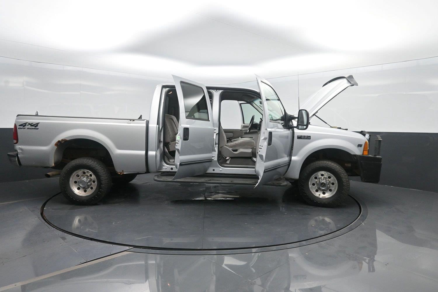 Used 2000  Ford Lariat image 40