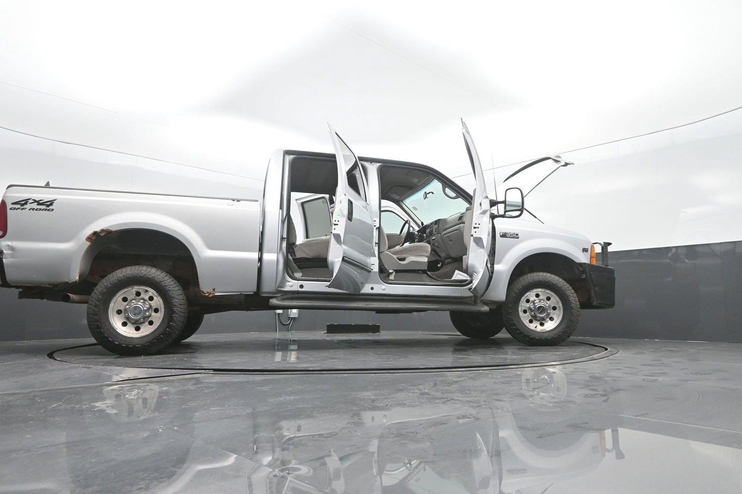 Used 2000  Ford Lariat image 44