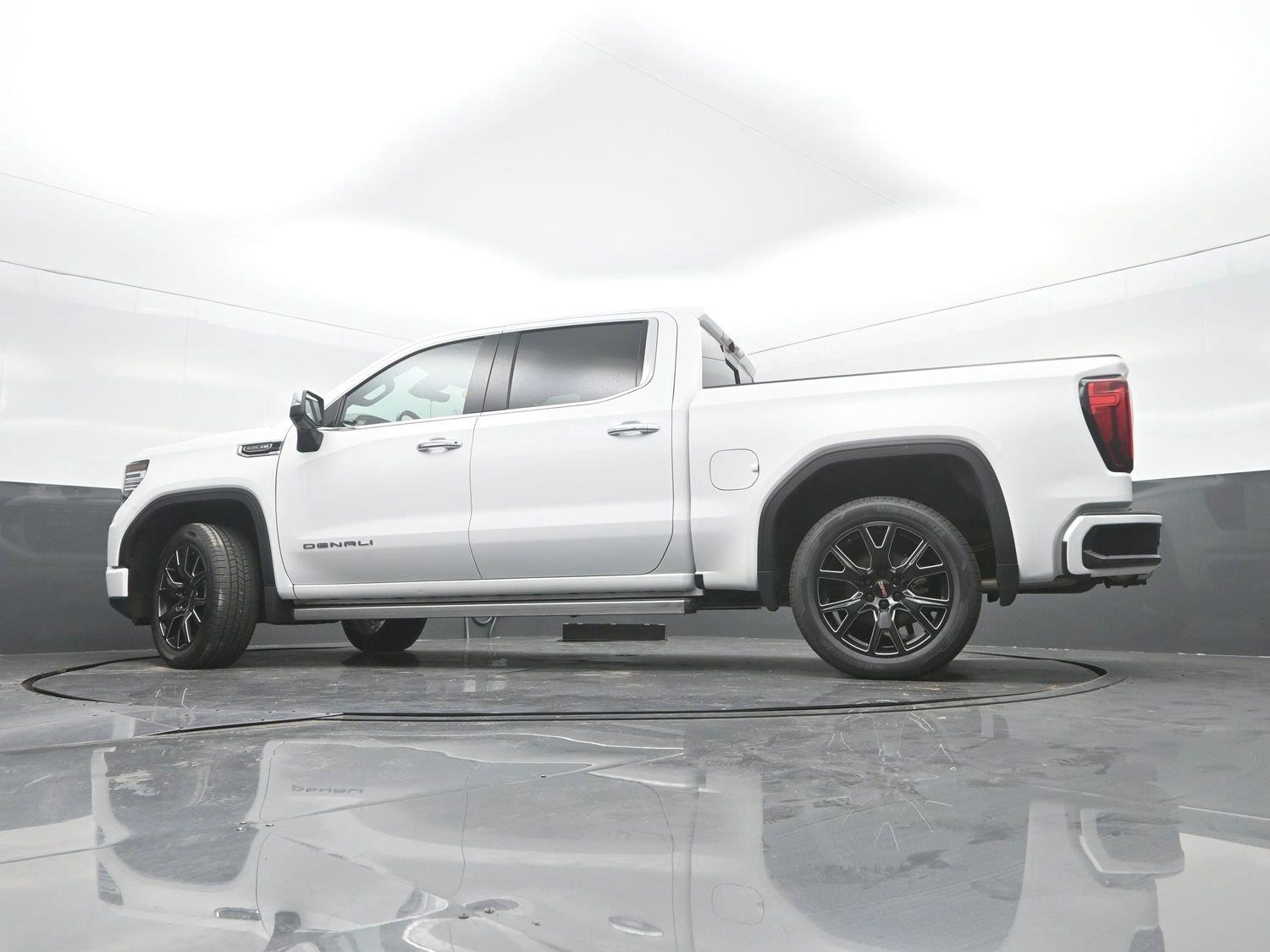 Used 2022 Summit White GMC Denali image 40