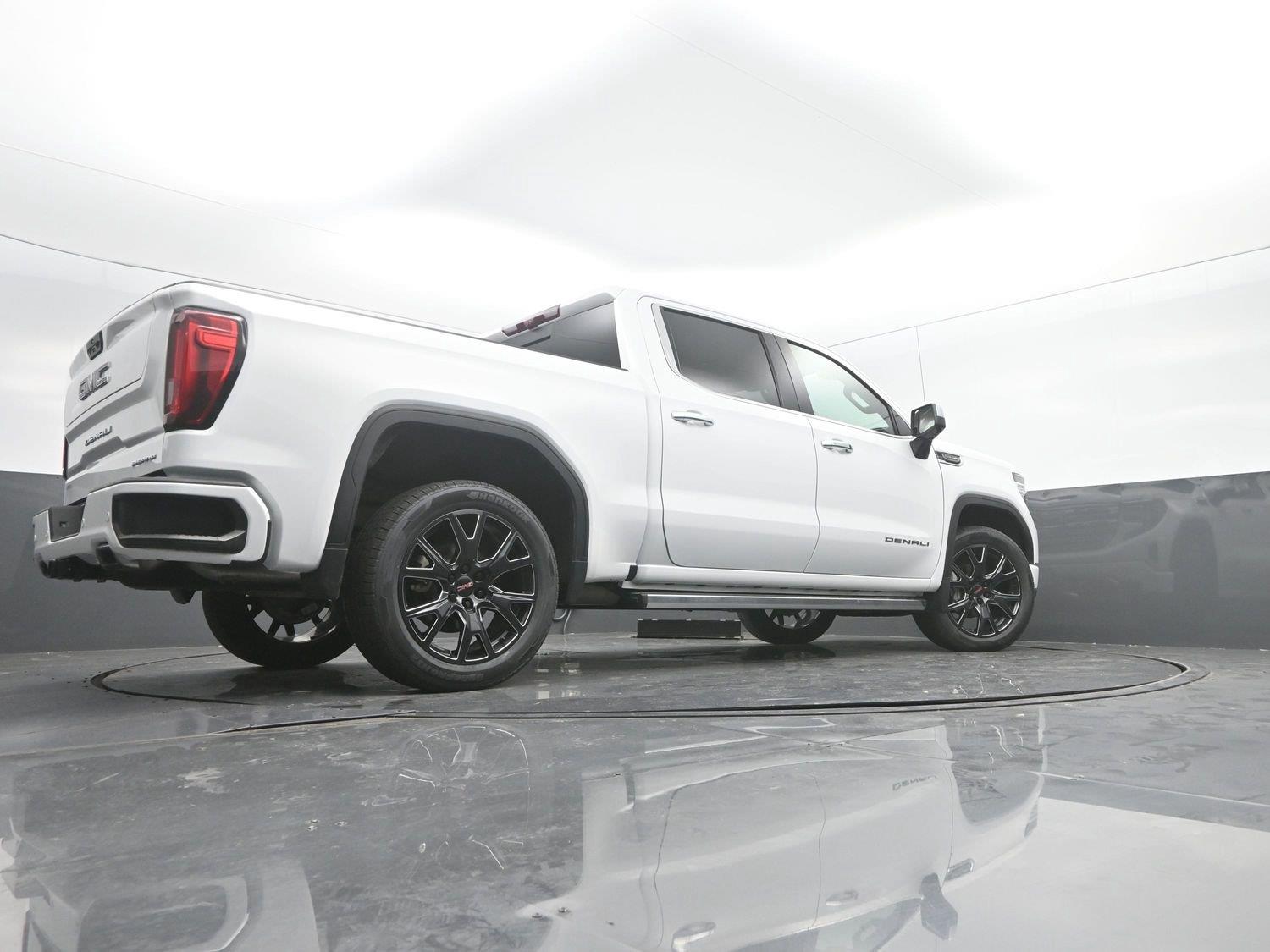 Used 2022 Summit White GMC Denali image 41