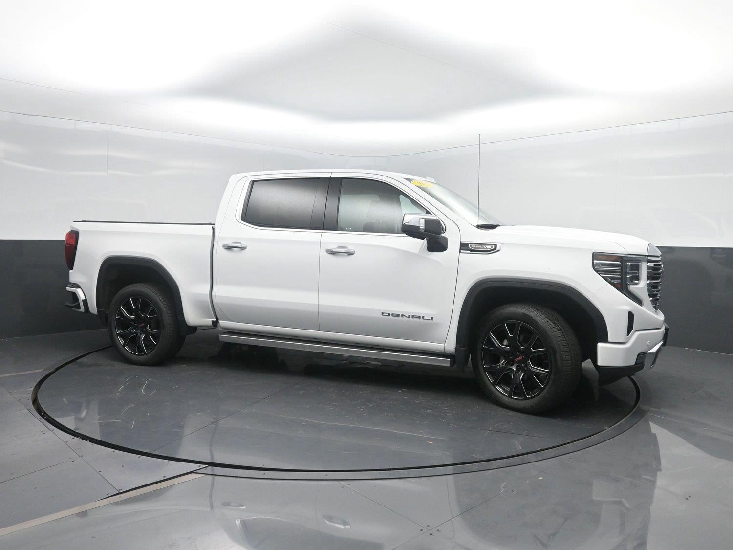 Used 2022 Summit White GMC Denali image 4
