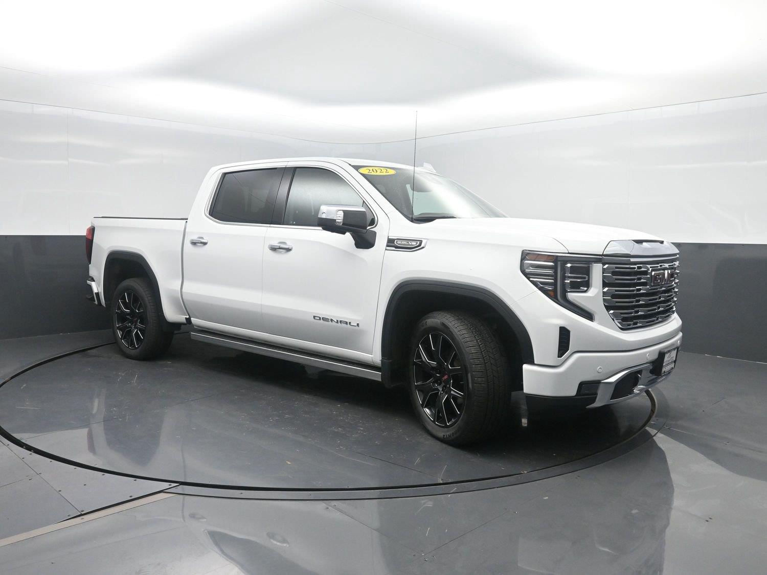 Used 2022 Summit White GMC Denali image 5