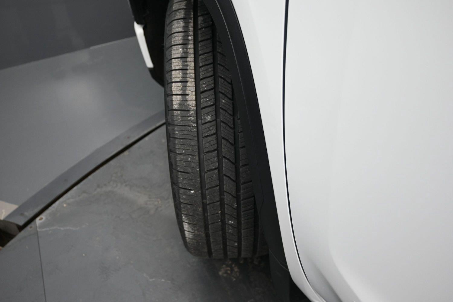 Used 2022 Summit White GMC Denali image 6