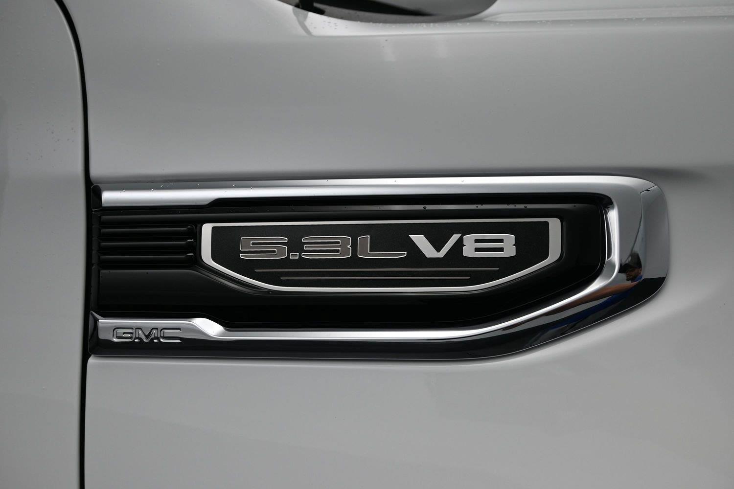 Used 2022 Summit White GMC Denali image 7