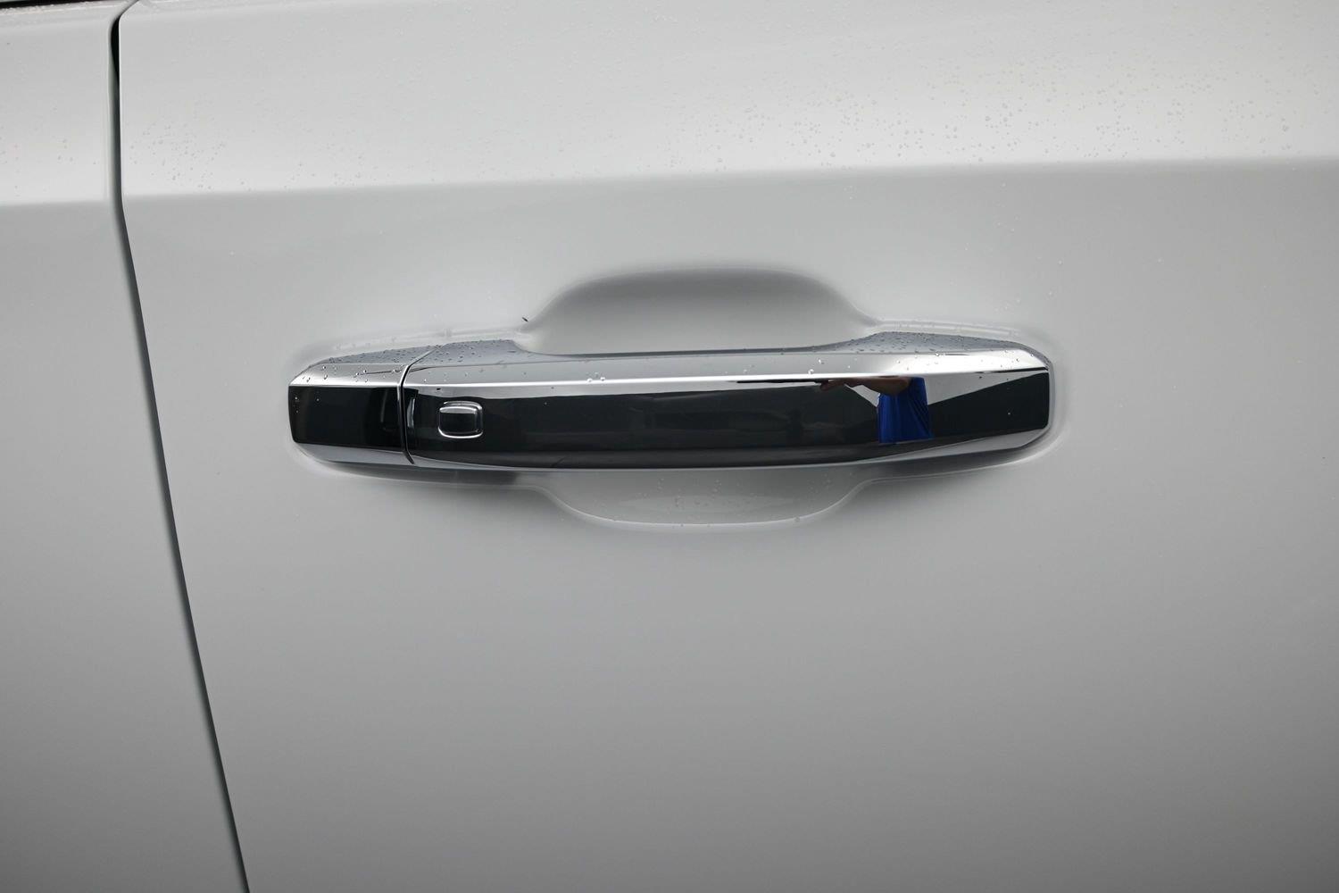 Used 2022 Summit White GMC Denali image 9