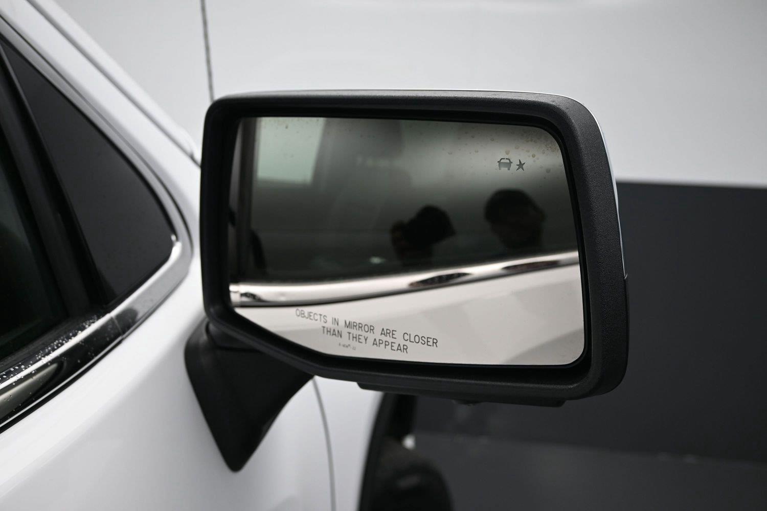 Used 2022 Summit White GMC Denali image 10