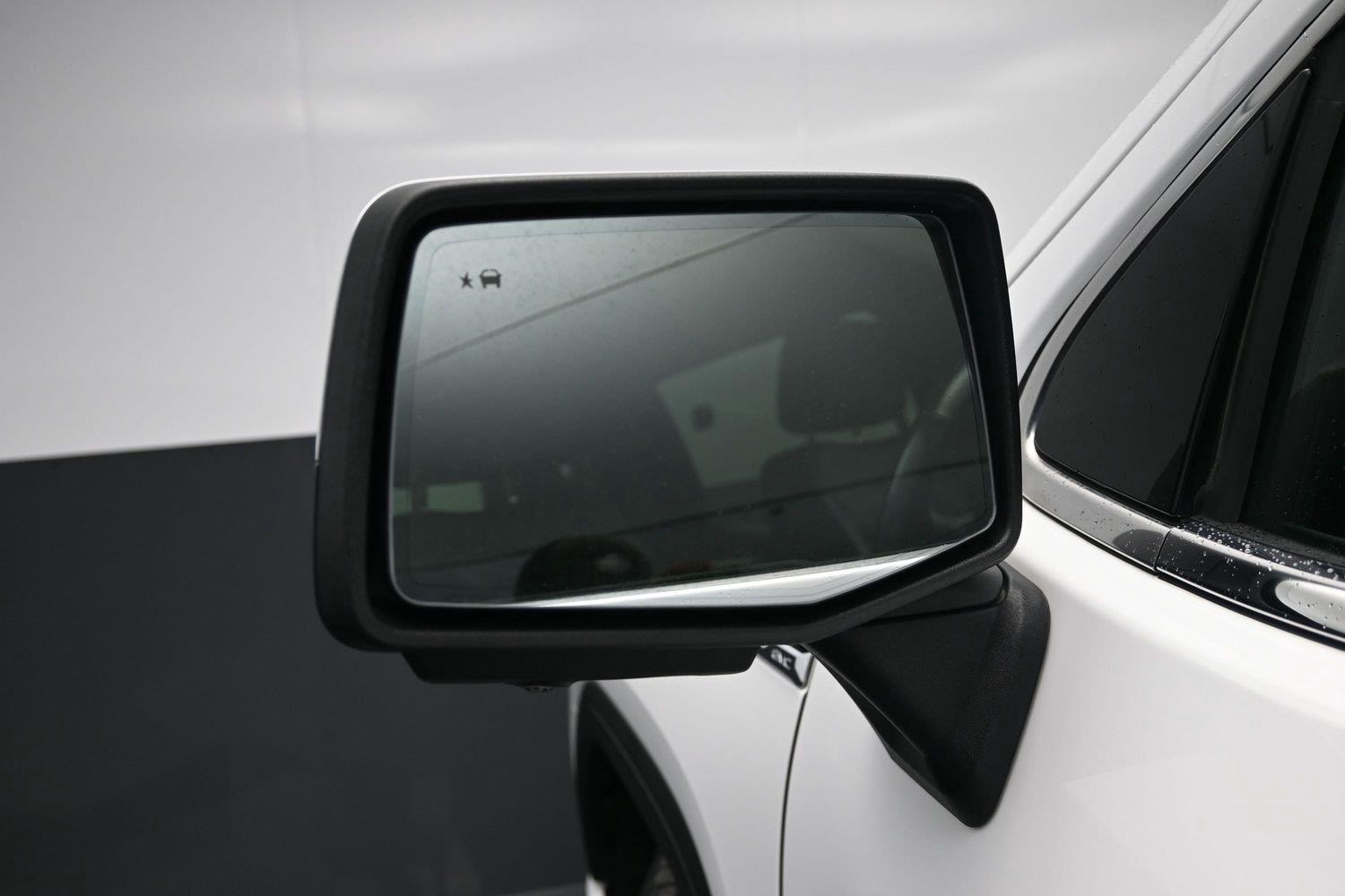 Used 2022 Summit White GMC Denali image 22