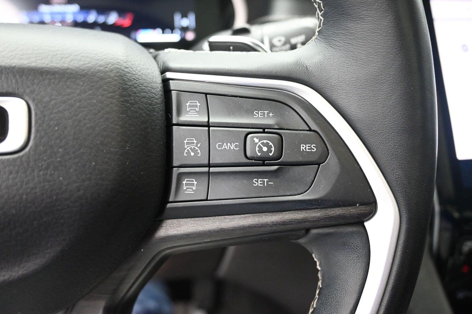 Used 2021 Bright White Clearcoat Jeep Limited image 27