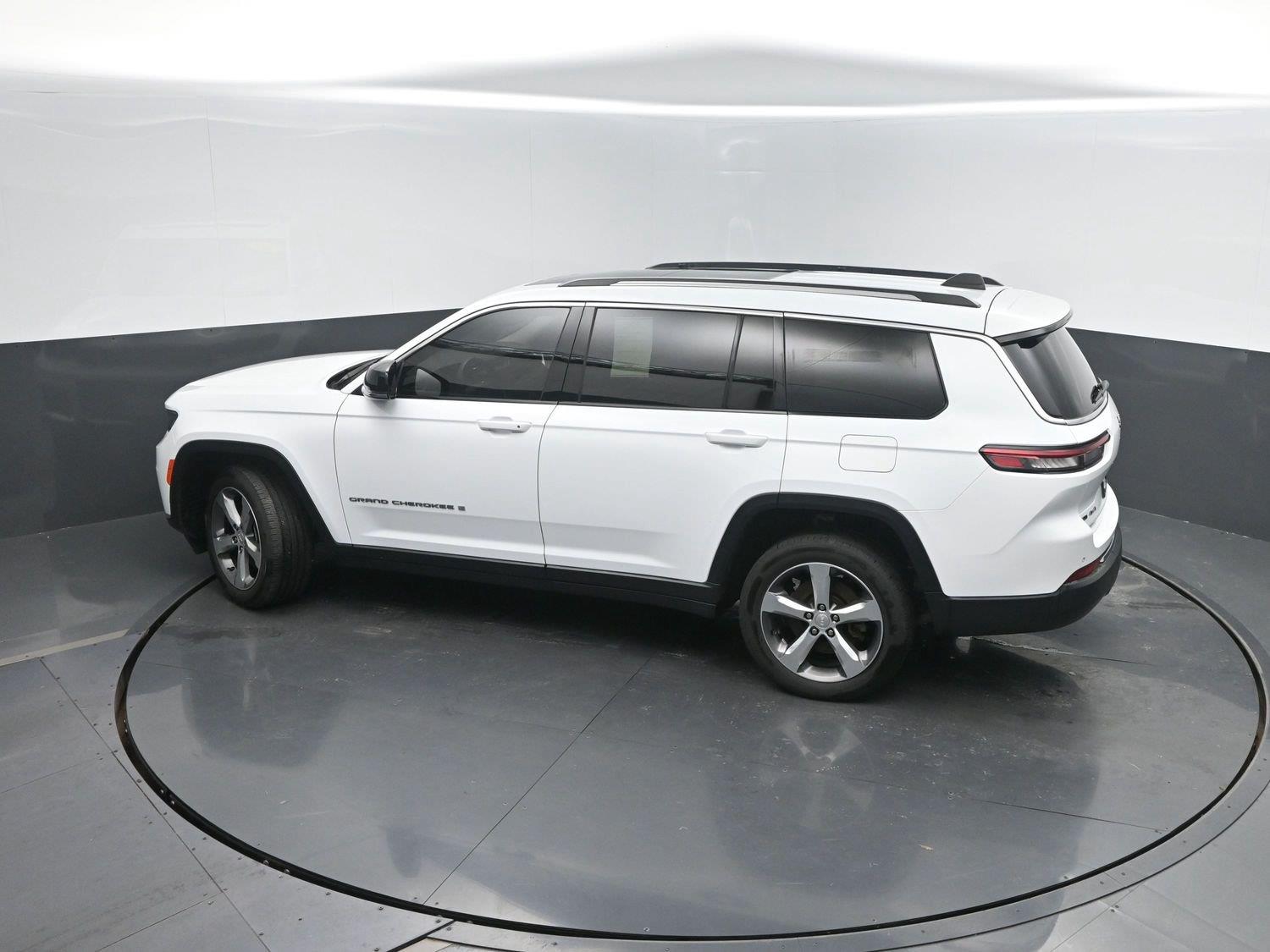 Used 2021 Bright White Clearcoat Jeep Limited image 40