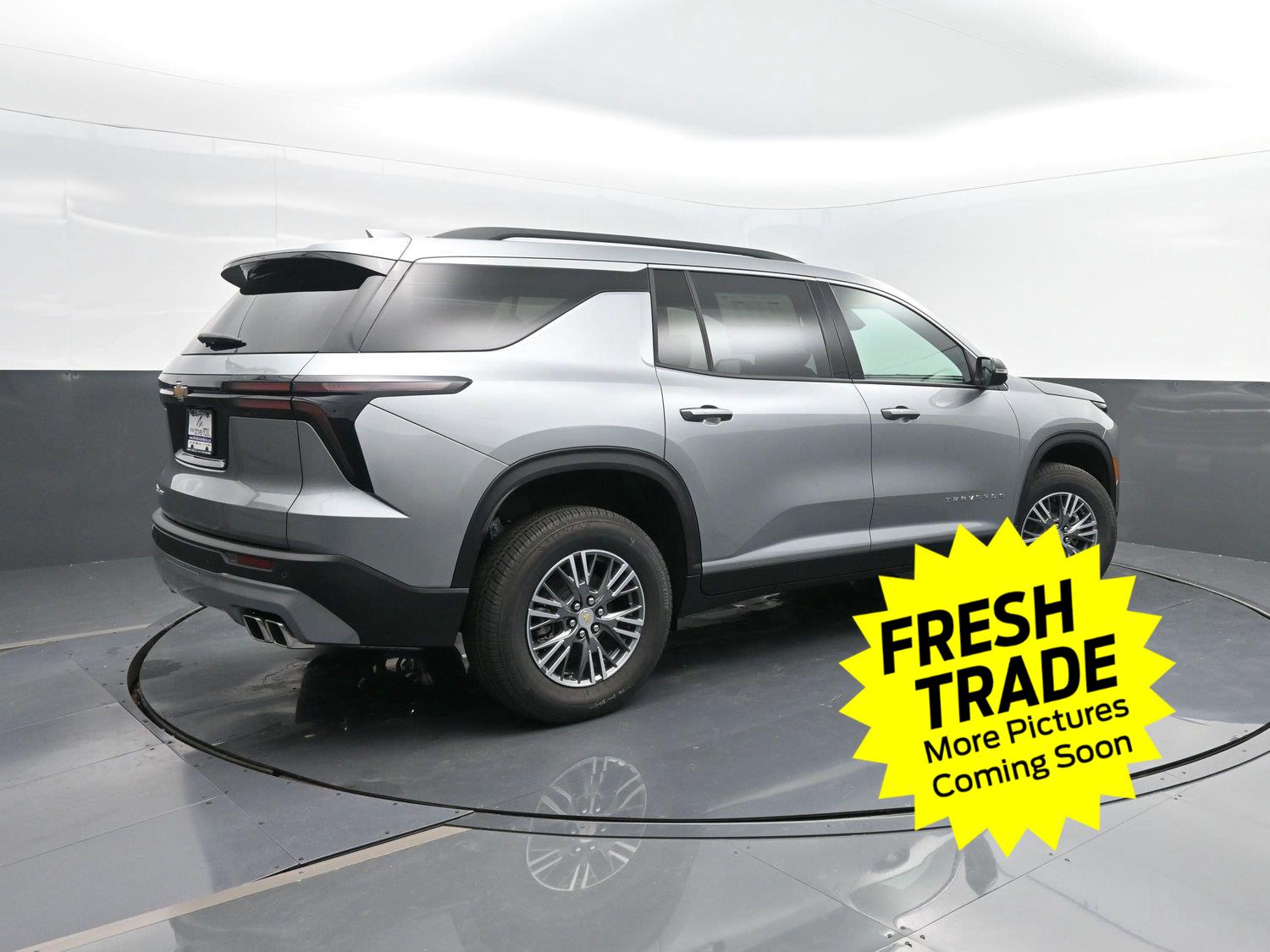 Sterling Gray Metallic 2025 Chevrolet Traverse SUV / Crossover Four-Wheel Drive 8-Speed Automatic