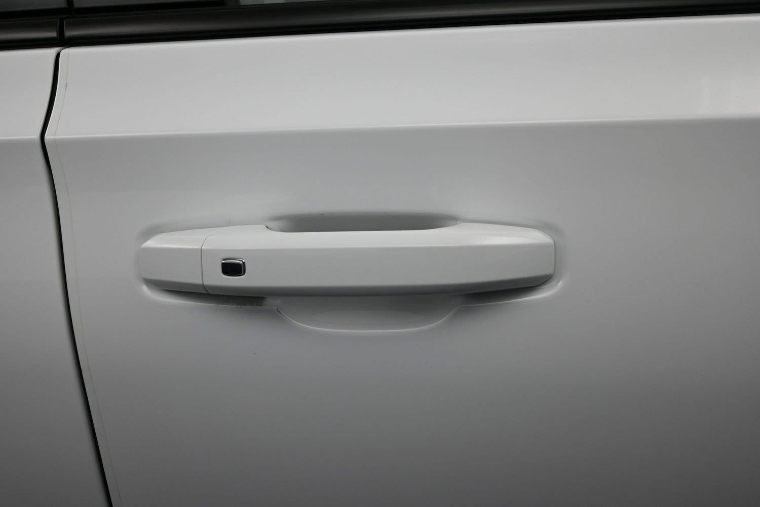 Used 2024 Summit White Chevrolet Z71 image 8