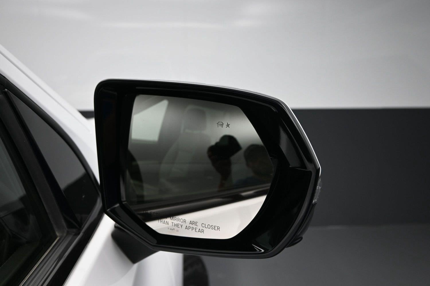 Used 2024 Summit White Chevrolet Z71 image 9
