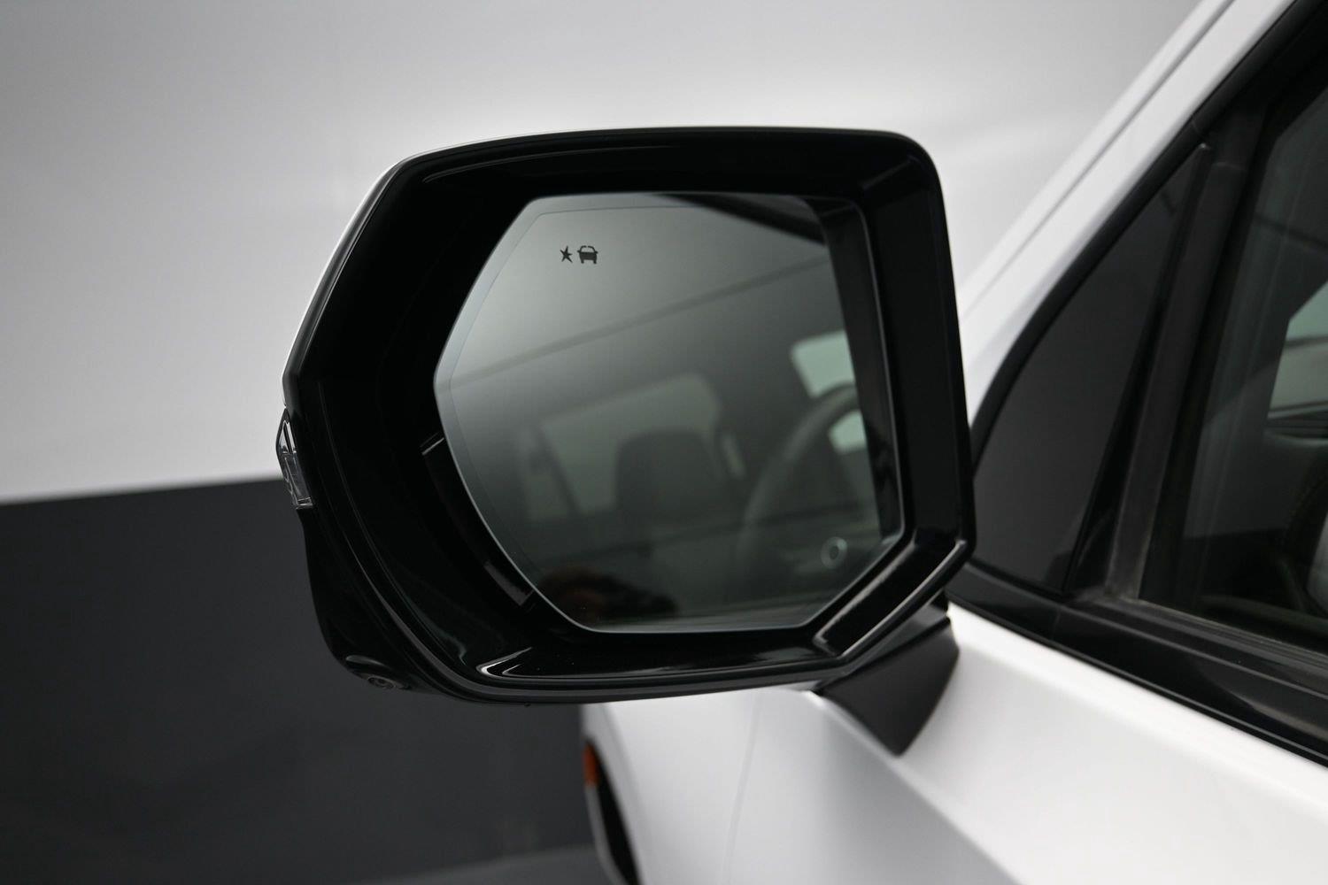 Used 2024 Summit White Chevrolet Z71 image 21